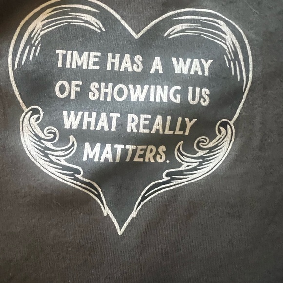 XL Black 'Beautiful Disaster' Tee. “It’s Never Too Late”. - Picture 4 of 4